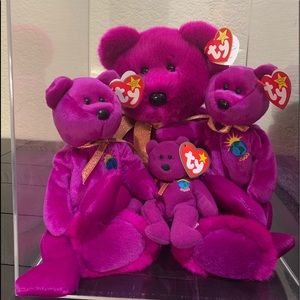 Rare, collectors 1999 millennium Beanie baby family of 4